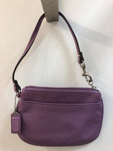 Load image into Gallery viewer, Coach wristlet