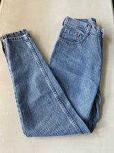 Load image into Gallery viewer, Vintage Santana Parasuco Jeans 28