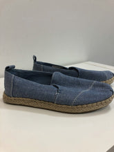 Load image into Gallery viewer, Toms chambray espadrilles 6.5