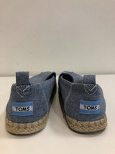 Load image into Gallery viewer, Toms chambray espadrilles 6.5