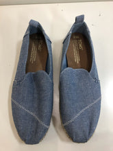 Load image into Gallery viewer, Toms chambray espadrilles 6.5