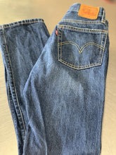 Load image into Gallery viewer, Levis 501 Jeans 24