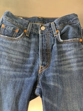 Load image into Gallery viewer, Levis 501 Jeans 24