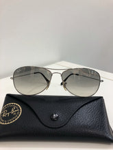 Load image into Gallery viewer, Rayban aviator sunglasses
