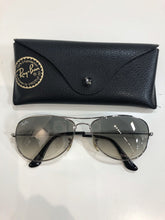 Load image into Gallery viewer, Rayban aviator sunglasses