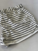 Load image into Gallery viewer, J Crew (Outlet) Shorts L