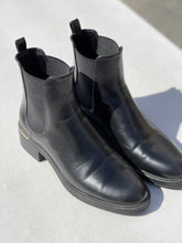 Load image into Gallery viewer, Zara Boots 38