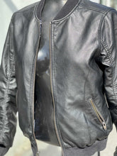 Load image into Gallery viewer, Motion Everyday Athleisure Reversible Jacket S