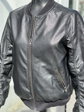 Load image into Gallery viewer, Motion Everyday Athleisure Reversible Jacket S