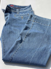 Load image into Gallery viewer, Pilcro and the Letterpress Wide Leg Jeans 32