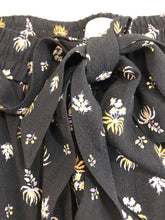 Load image into Gallery viewer, Wilfred lined shorts M