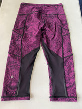 Load image into Gallery viewer, Lululemon Capri Leggings 6