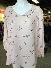 Load image into Gallery viewer, Como Black bird print top XL