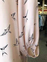 Load image into Gallery viewer, Como Black bird print top XL