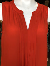 Load image into Gallery viewer, Vince Camuto slvlss flowy top M