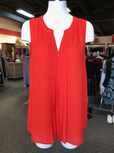 Load image into Gallery viewer, Vince Camuto slvlss flowy top M