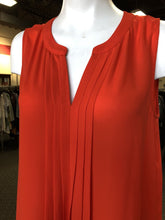 Load image into Gallery viewer, Vince Camuto slvlss flowy top M
