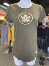 Load image into Gallery viewer, Red Canoe "Canada" t-shirt M