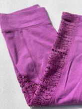 Load image into Gallery viewer, Victoria's Secret cropped leggings XS