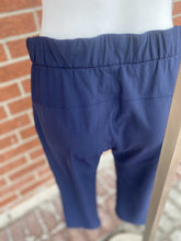 Load image into Gallery viewer, Lululemon pants 6