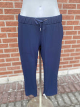 Load image into Gallery viewer, Lululemon pants 6