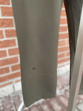 Load image into Gallery viewer, Lululemon pants 6