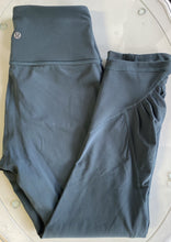 Load image into Gallery viewer, Lululemon capris 6