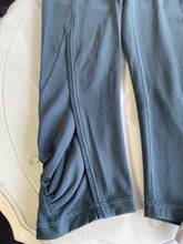 Load image into Gallery viewer, Lululemon capris 6