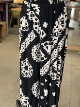 Load image into Gallery viewer, Anthropologie Pants M