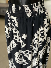 Load image into Gallery viewer, Anthropologie Pants M