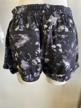 Load image into Gallery viewer, Lululemon shorts 8