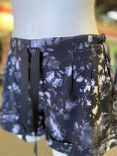 Load image into Gallery viewer, Lululemon shorts 8