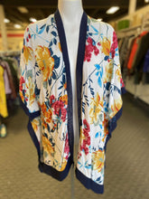 Load image into Gallery viewer, Unbranded floral shawl O/S