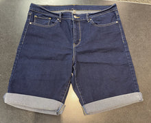 Load image into Gallery viewer, Levis denim shorts 32
