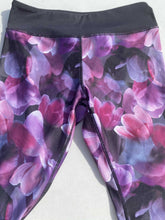 Load image into Gallery viewer, Kyodan Cropped Capri Leggings M