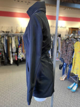 Load image into Gallery viewer, Lululemon zip up jacket 6