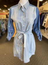 Load image into Gallery viewer, Ellison chambray dress M