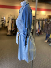 Load image into Gallery viewer, Ellison chambray dress M