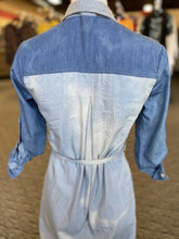 Load image into Gallery viewer, Ellison chambray dress M