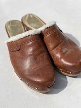 Load image into Gallery viewer, Coach Lined Clogs 9B