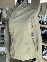 Load image into Gallery viewer, Lululemon Sweater 6