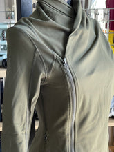 Load image into Gallery viewer, Lululemon Sweater 6