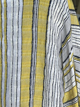 Load image into Gallery viewer, Froccella Stiff Linen Top Short Sleeve L