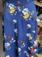 Load image into Gallery viewer, Banana Republic (outlet) Floral Dress 4