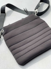 Load image into Gallery viewer, Unbranded Handbag