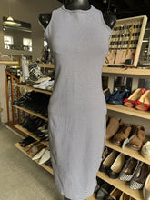Load image into Gallery viewer, Lululemon Dress Seems like 4/6