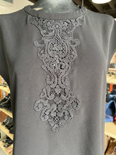 Load image into Gallery viewer, RW&CO Lace Applique Top S