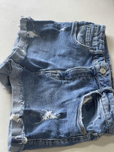 Load image into Gallery viewer, Zara Shorts 8 (fits smaller)