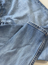 Load image into Gallery viewer, Everlane Ankle Jeans 27
