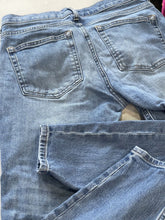 Load image into Gallery viewer, Everlane Ankle Jeans 27